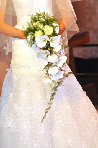 femme mariée bouquet- Officiant cérémonie mariage laïque