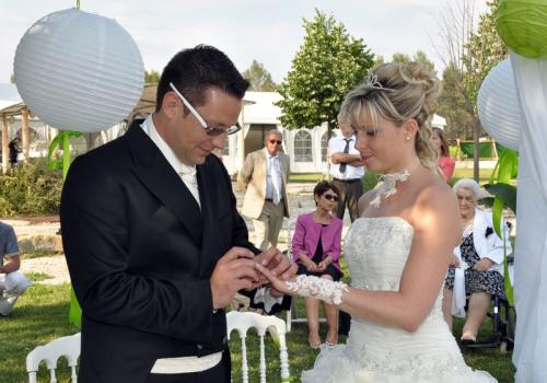 homme femme alliance Officiant de Cérémonie Laïque